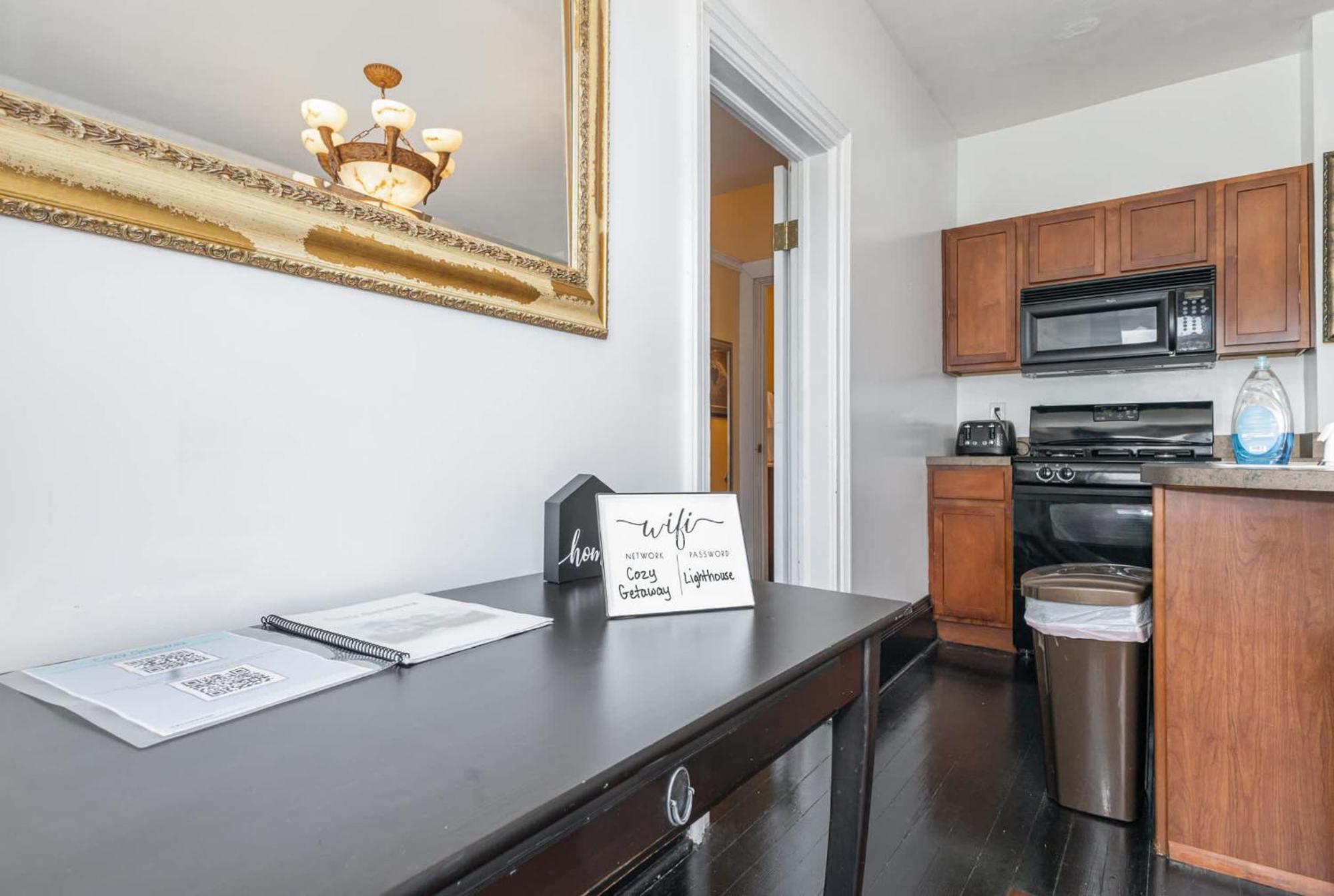 Spacious Upstairs 1Bed- Walking Distance To Beach Outlet Mall มิชิแกนซิตี ภายนอก รูปภาพ
